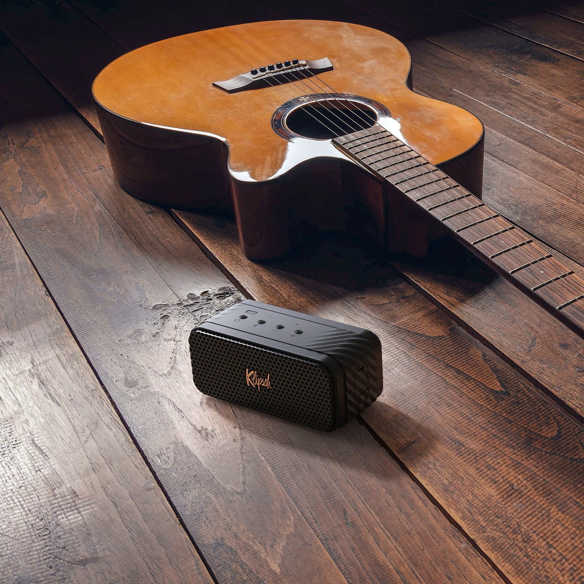 Klipsch-Nashville-beside-acoustic-guitar_2000x2000